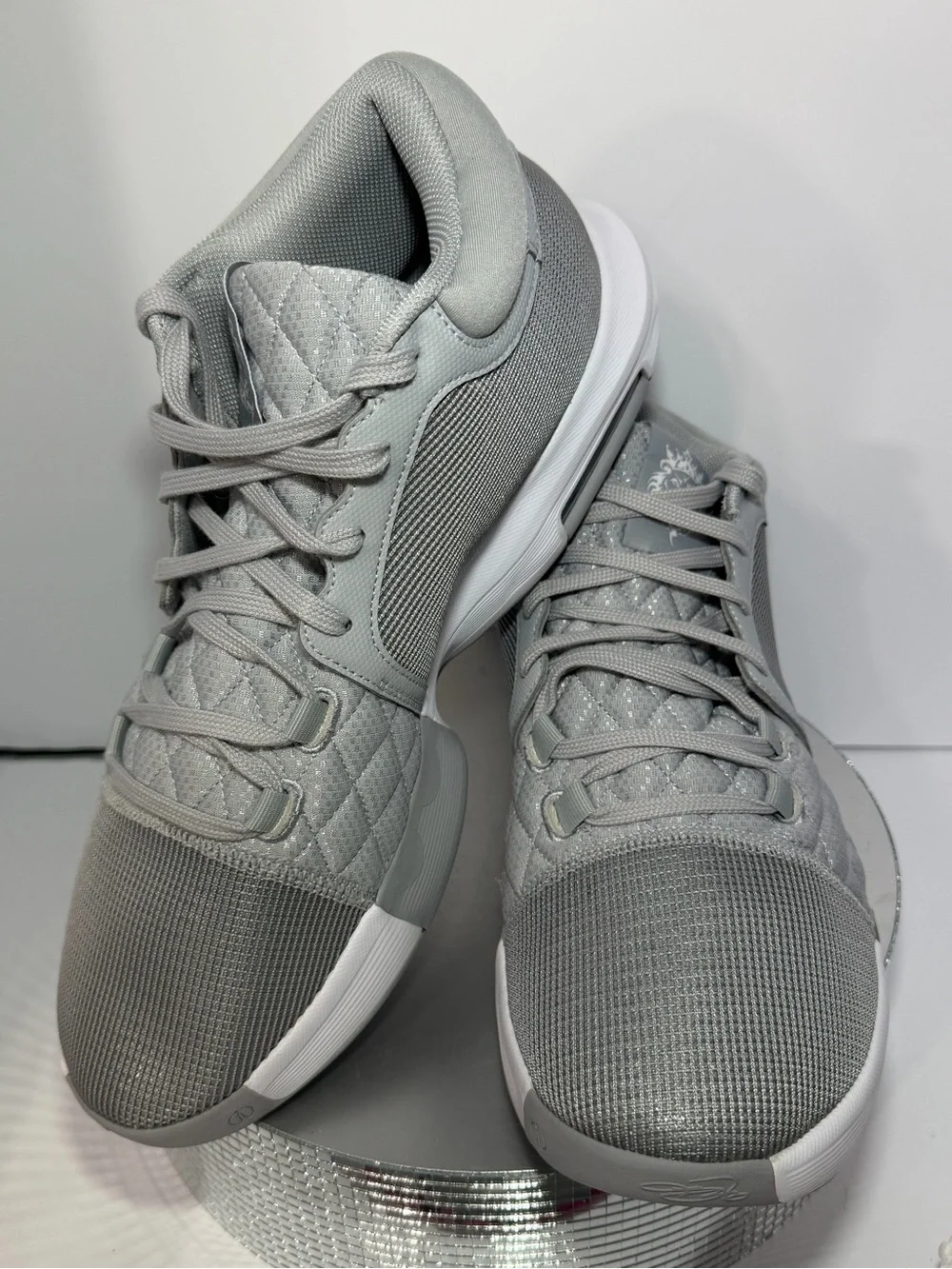 Nike Le bron Men's Low-Top Athletic Sneakers in Light Gray size 13 new w/out tag